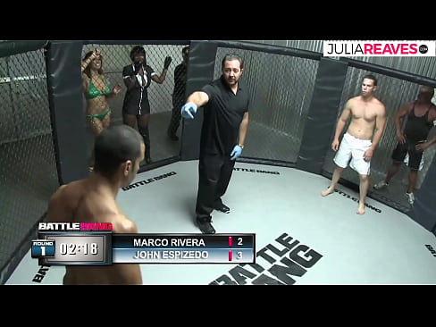 ❤️ Ultimate Fighter ቀለበቱ ውስጥ ከተጣላ በኋላ አንዲት ቁጥር ሴትን ትበዳለች። ❌  በእኛ ❌️❤